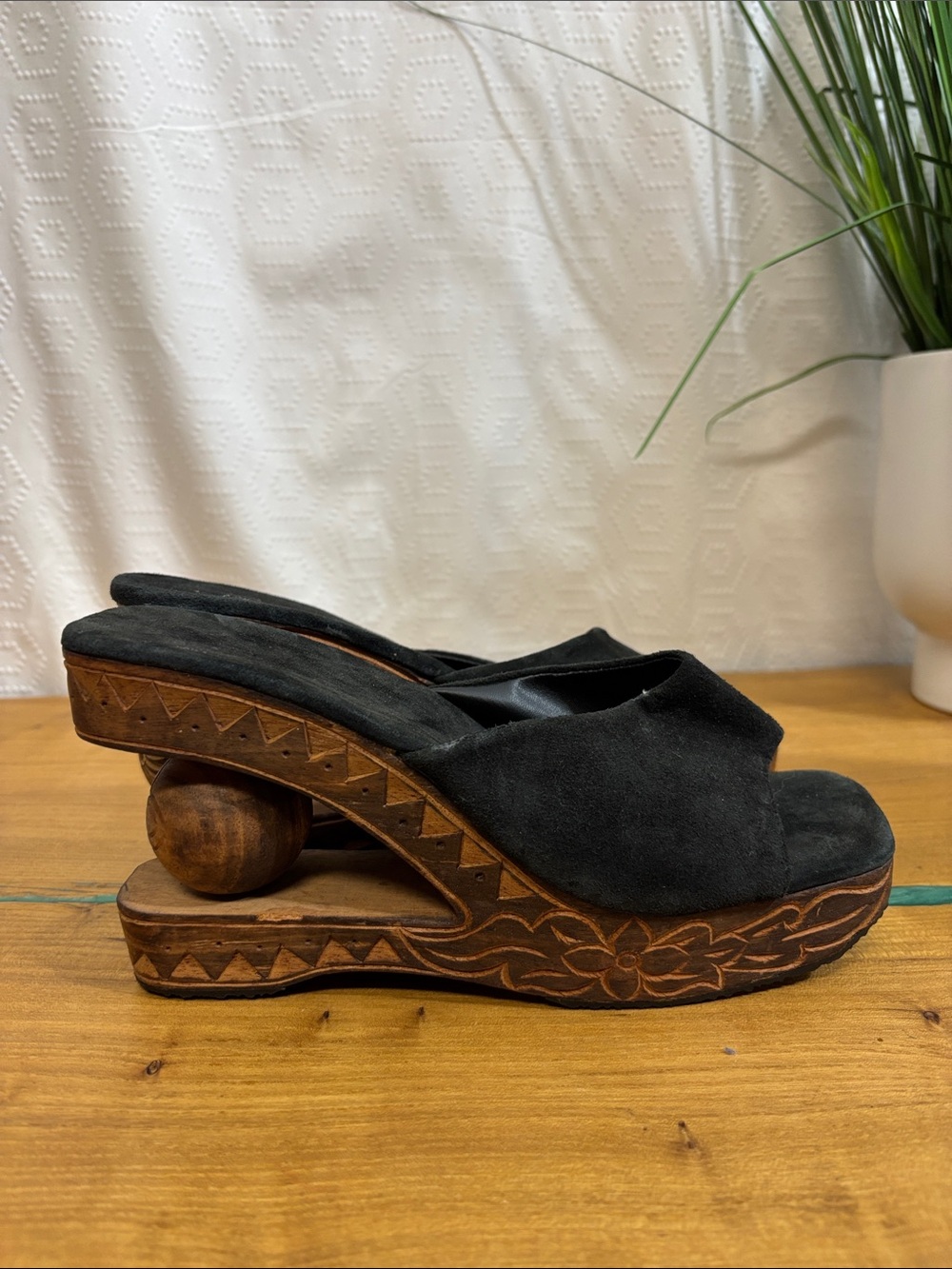 VINTAGE carved wooden heel platform black leather sandals